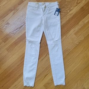 Universal Thread. White jeans, pants size 24 waist, NWT, new with tags